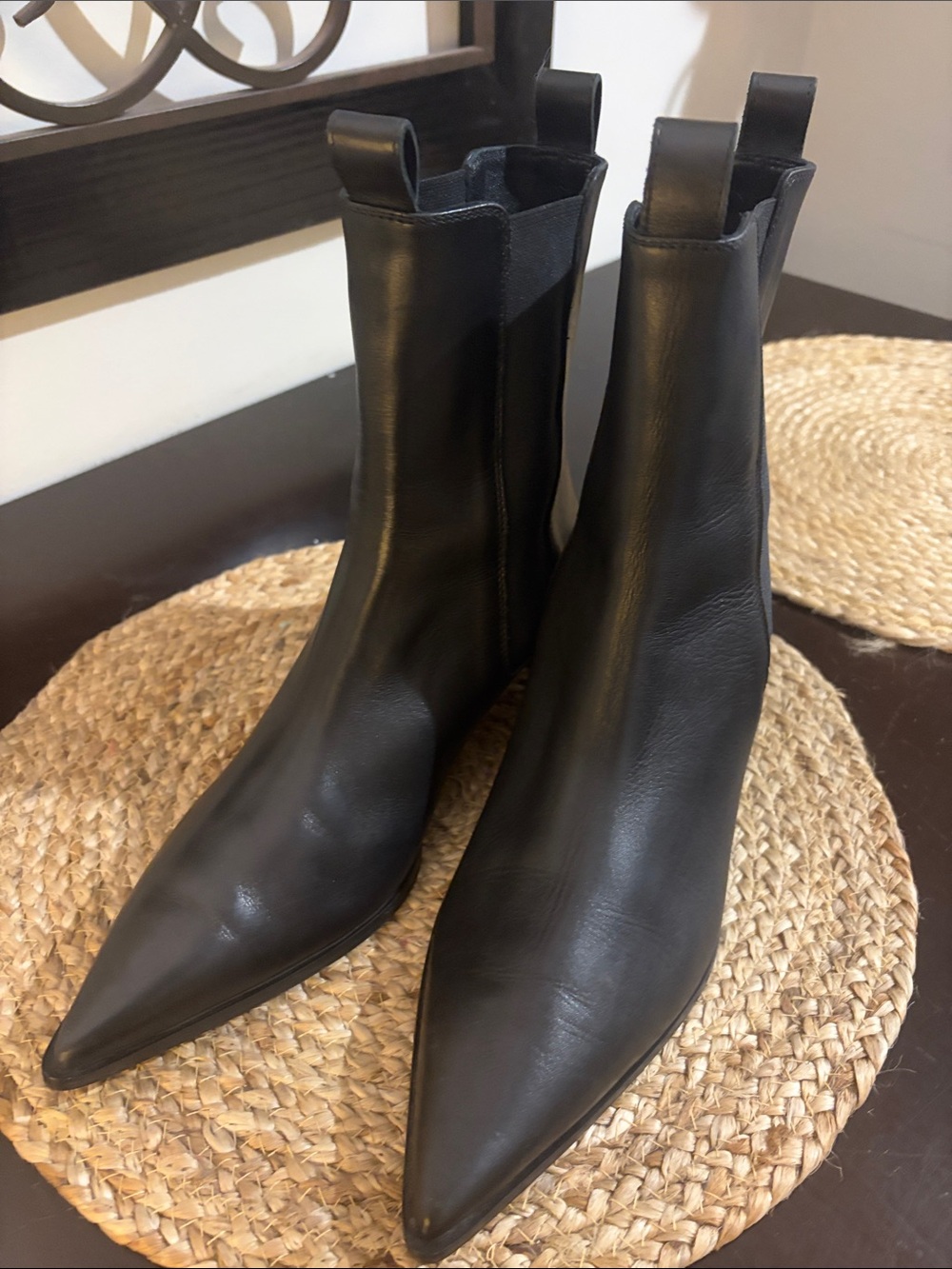 Aeyde Kiki Women's Black Pointed Toe ankle Boots - Leather Sz 41 9.5 10 like new